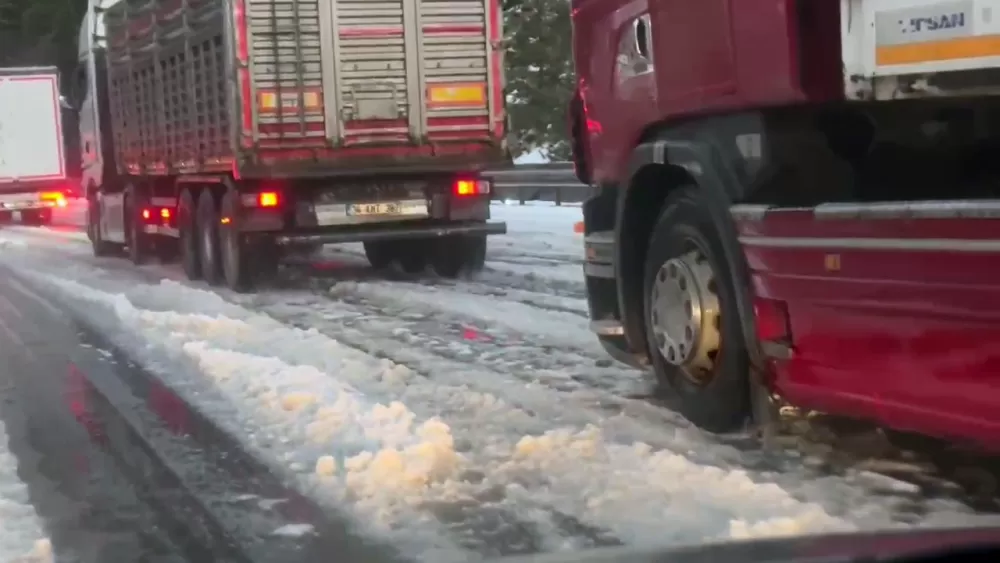 Adana Pozantı Ulukışla Otoyolda dolu ulaşımda aksamalara neden oldu