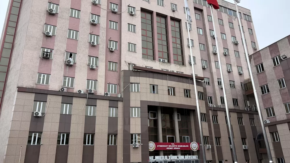 Ankara  Etimesgut Belediyesi’ne operasyon 4 gözaltı sonrası Etimesgut Belediye Başkanı Erdal Beşikçioğlu konuştu