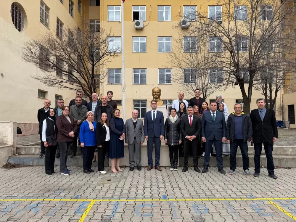 Bucak Kaymakamı Can Kazım Kuruca’dan Anadolu Lisesine ziyaret