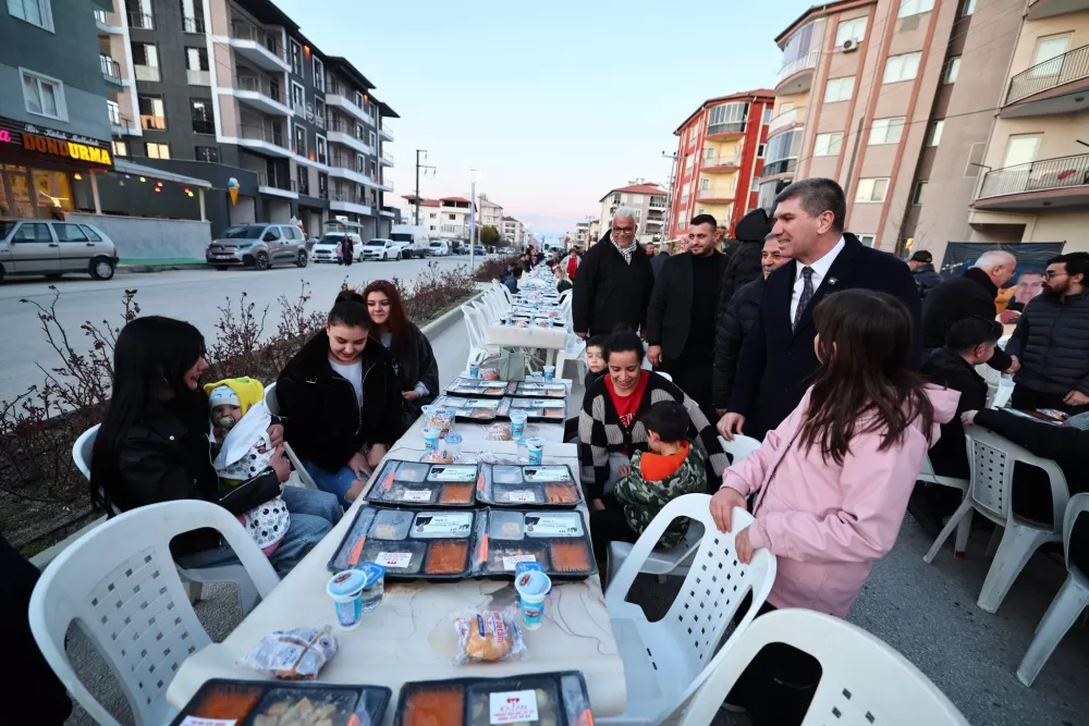 Başkan Ercengiz gönül sofrasında Aydınlıkevler ile buluştu