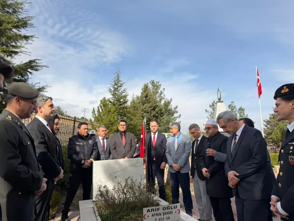 Bucak’ta şehitler kabri başında dualarla anıldı