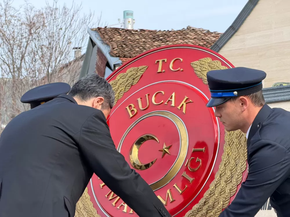 Bucak'ta 18 Mart Şehitleri Anma Günü'nde çelenk sunuldu