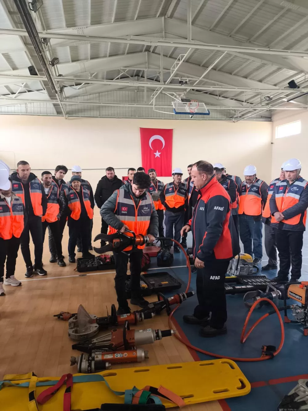 Tefenni’de enkazda arama kurtarma eğitimi tamamlandı