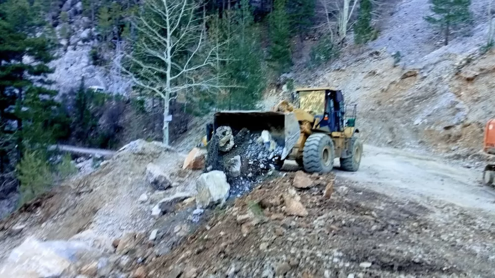Alanya’nın kırsal yollarında ulaşım mesaisi sürüyor