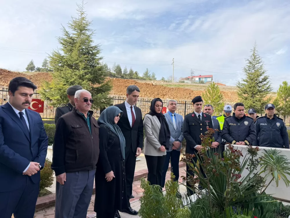 Bucak’ta şehitler kabri başında dualarla anıldı