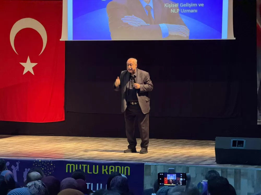 Bucak’ta eğitim ve kişisel gelişim buluşması Oğuz Saygın’dan ilham veren konferans