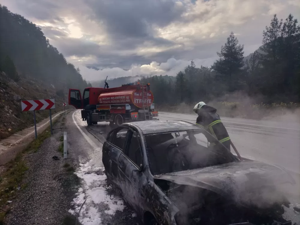 Bucak'ta otomobil yangını Ekipler seferber oldu