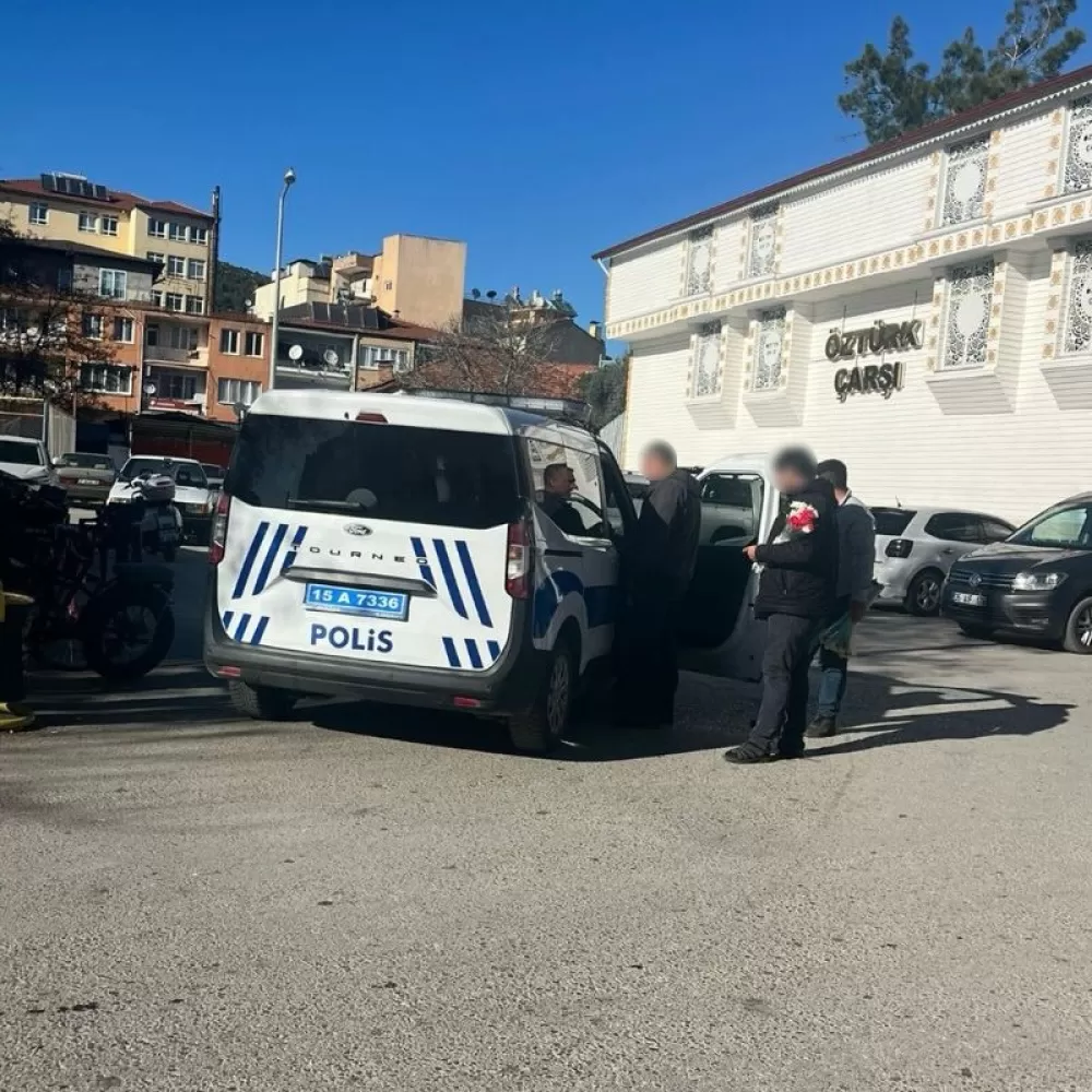 Bucak'ta Ramazan mesaisi 25 dilenci yakalandı