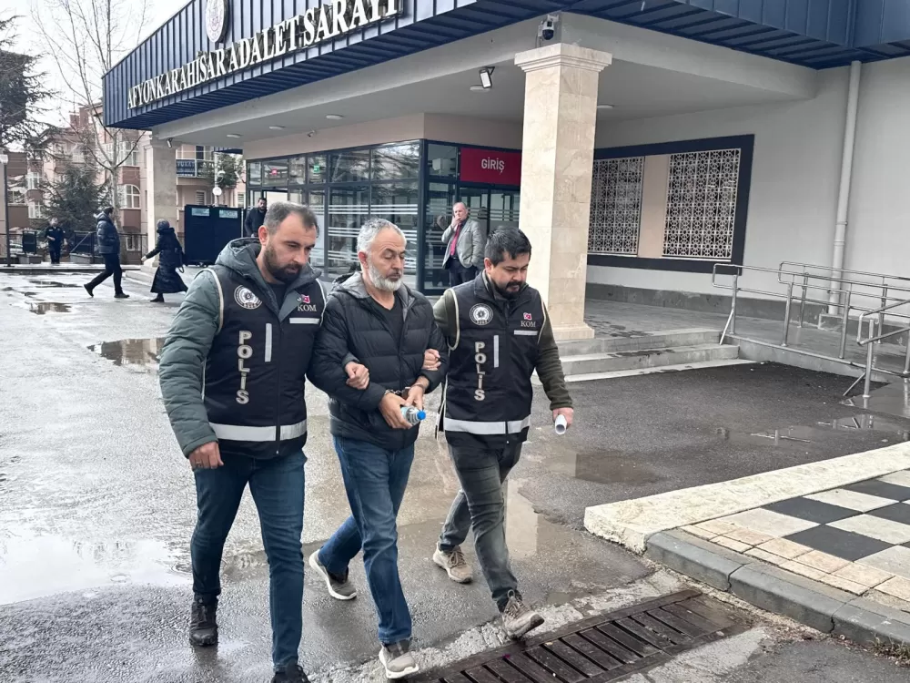  Bakan Gürlek'in tapu kayıtlarını sorgulayan tapu müdürü Afyonkarahisar'da tutuklandı