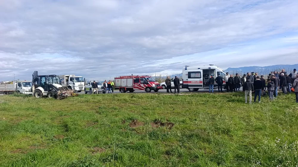 Antalya'da çöp kamyonu ile kamyonet çarpıştı!