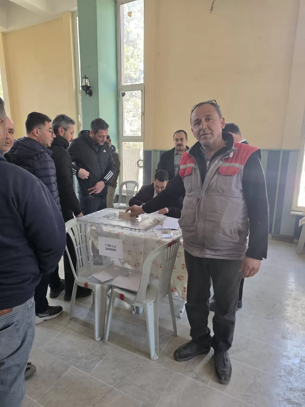 Yeşilova esnafı 'Devam' dedi Esnaf Odası'nda Erhan Sönmez güven tazeledi