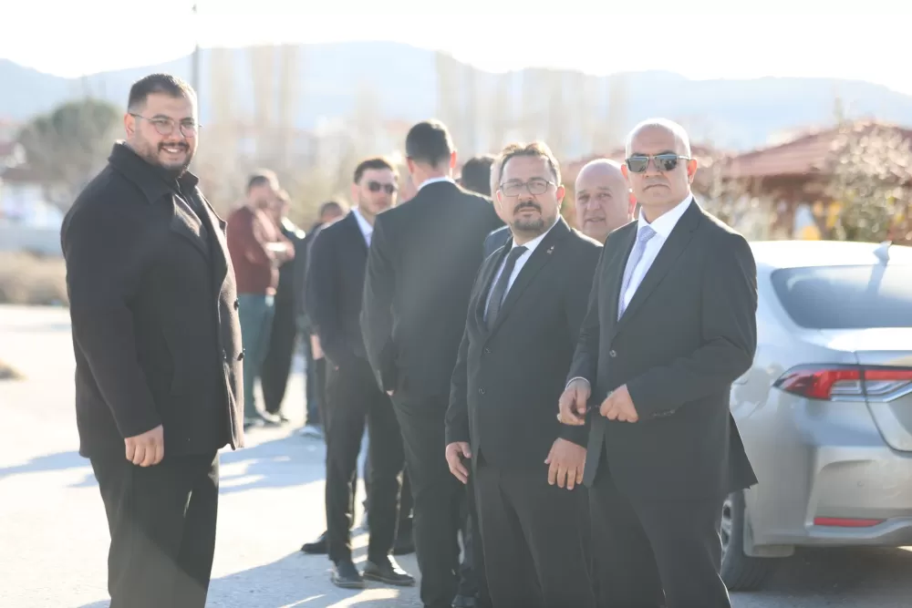 Tefenni'de dev iftar organizasyonu Ümit Özdağ da konuk oldu