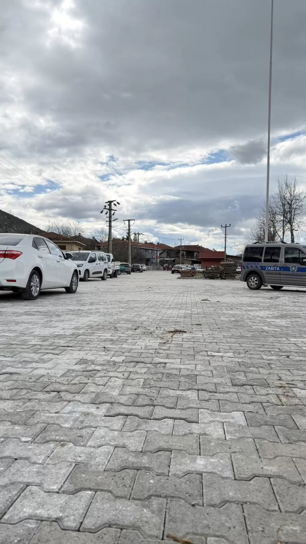 Çeltikçi’de doğal gaz çalışmaları nedeniyle bozulan yollar yenileniyor