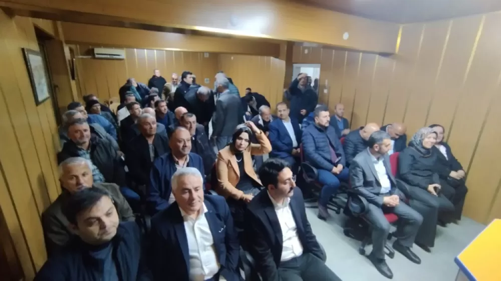 AK Parti Bucak Teşkilatı’nda Bayramlaşma Mesaisi: Arife Gününde Birlik Tablosu!