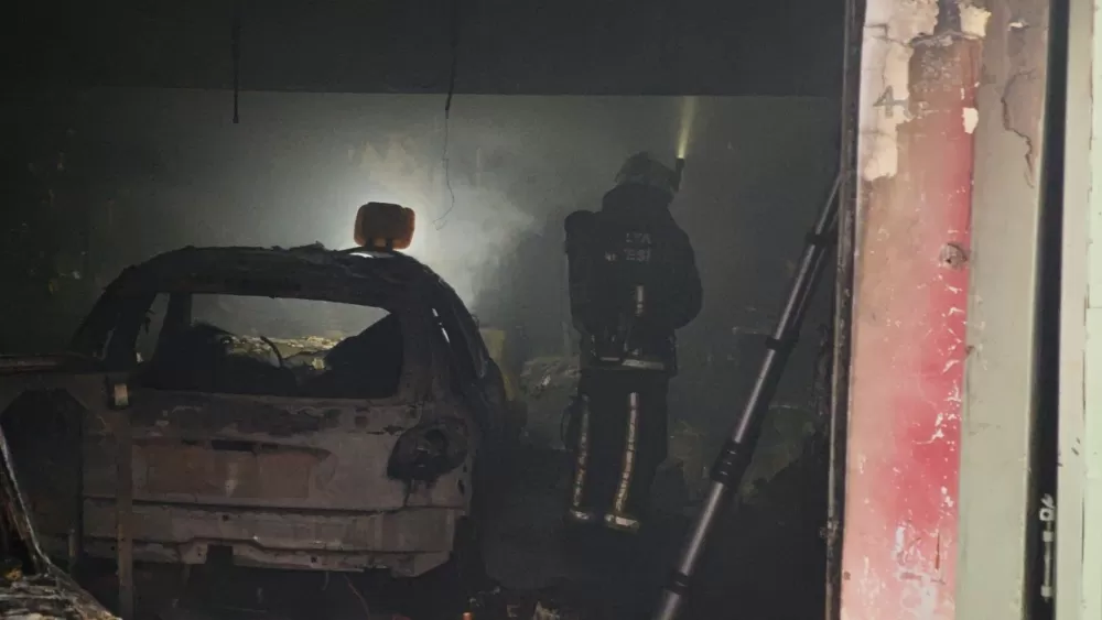  Antalya Kepez'de oto boyama atölyesindeki yangında iki iş yeri 2 Araç yandı 