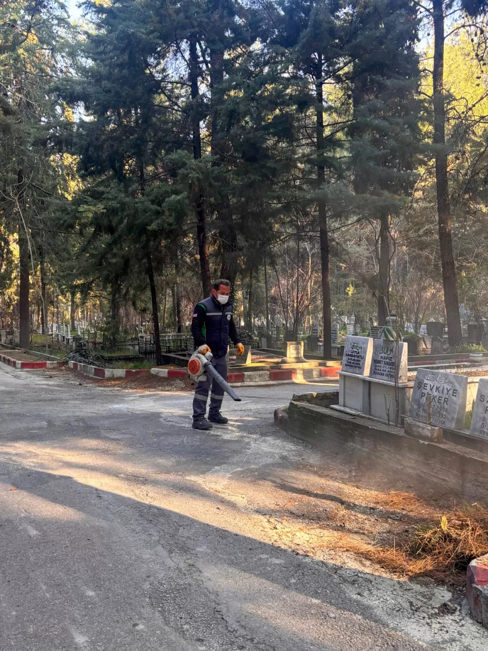 Burdur'da mezarlıklar Bayram ziyaretlerine hazırlanıyor