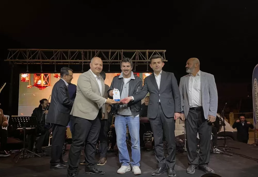 Gölhisar'da Ramazan coşkusu Abdurrahman Önül meydanı doldurdu