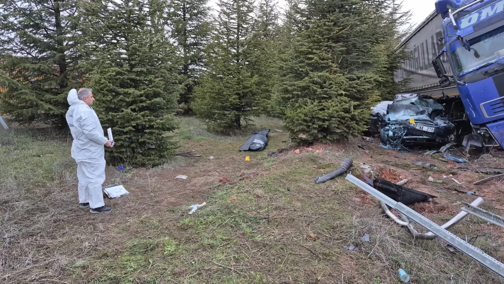 Eskişehir Seyitgazi  Afyon Ölüm Yolu tır ile otomobil kazası 1 ölü 1 ağır 2 yaralı 