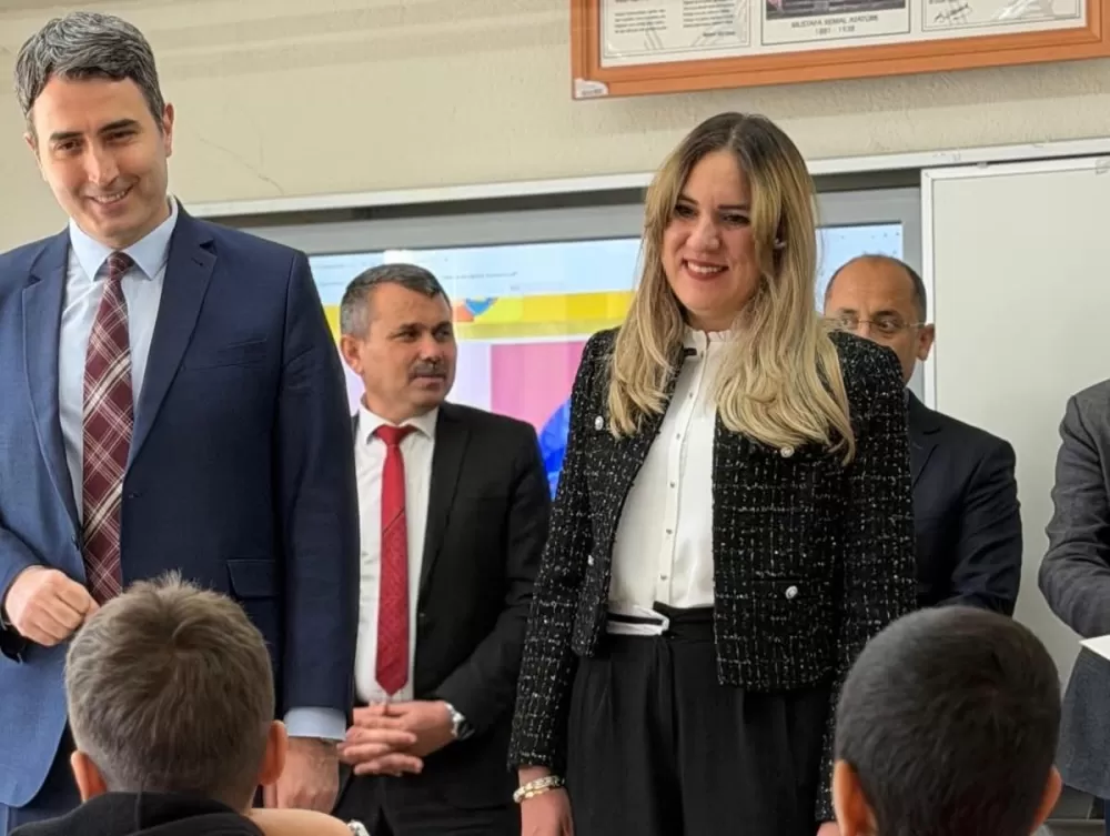 Bucak’ta “Kucaklaşma Zamanı” Projesi okullarda hayat buluyor