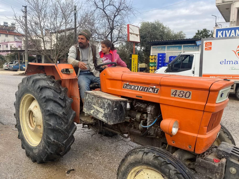 Manavgat’ta traktör kasasında okul yolculuğu sona erdi İlkokul öğrencilerine servis tahsis edildi
