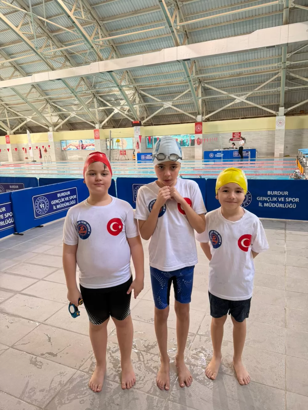 Geleceğin şampiyon yüzücüleri emin ellerde Uçan kulaçlar başarıya doymuyor