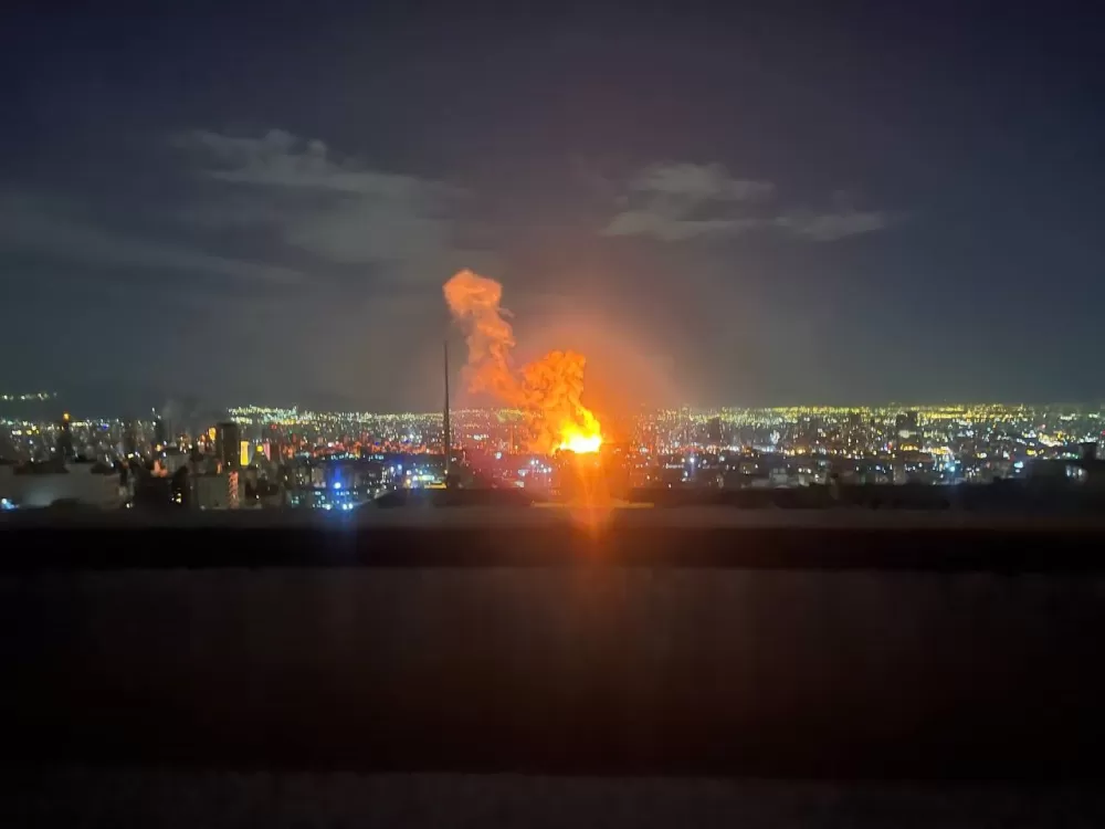  İran'da Radyo ve Televizyon Kurumu binası vuruldu, yayınlar kesildi