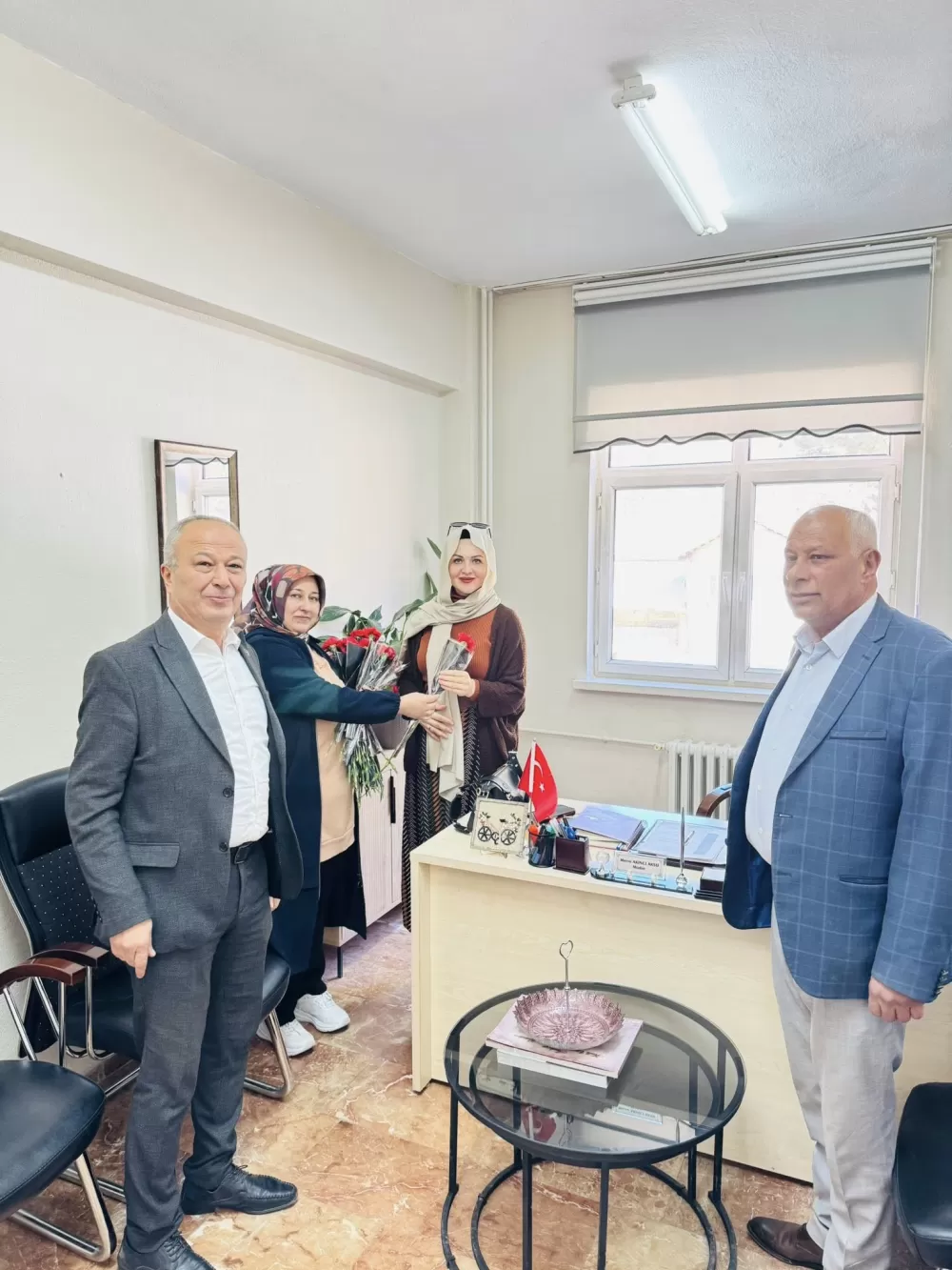 Çeltikçi’de Kadınlar Günü Başkan Ezin tek tek kutladı