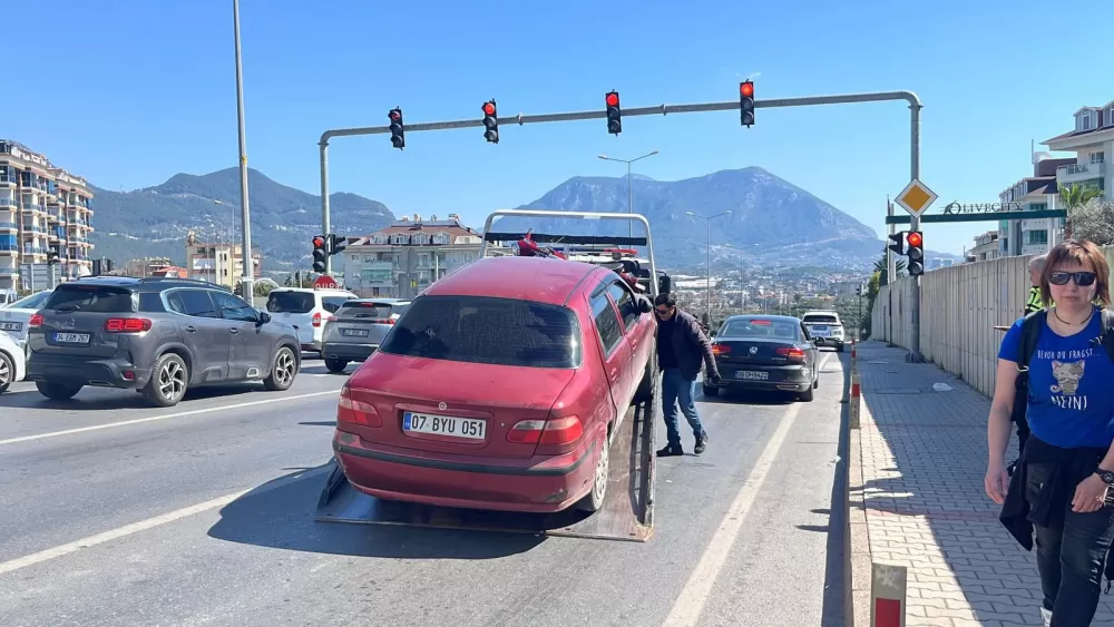 Antalya'da 'dur' ihtarına uymayıp kaçtı! 10 km sonra yakalandı 357 bin liralık oldu