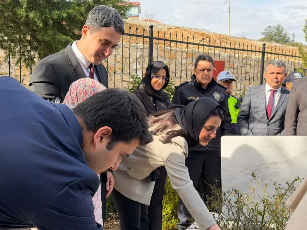 Bucak’ta şehitler kabri başında dualarla anıldı