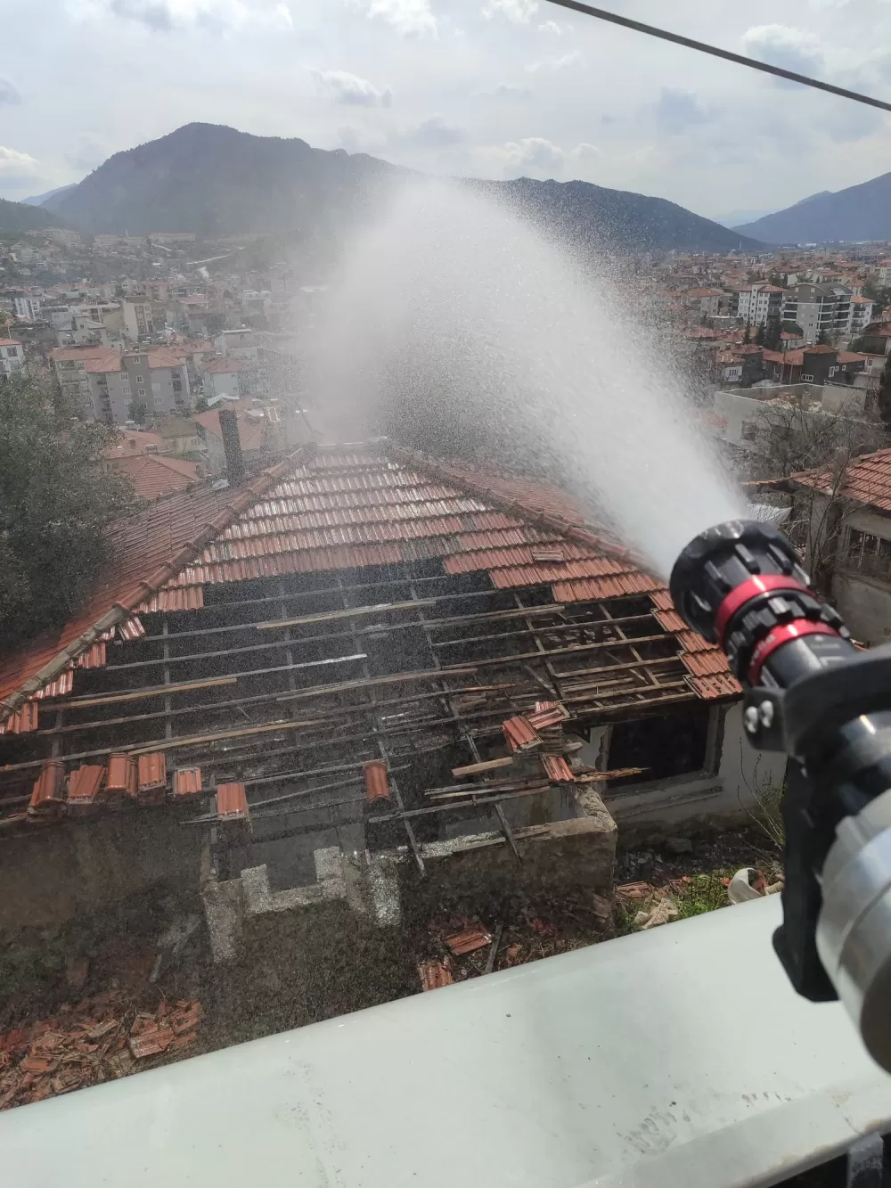 Bucak'ta susuzluğa 7/24 çözüm Lider su arazöz hizmete başladı