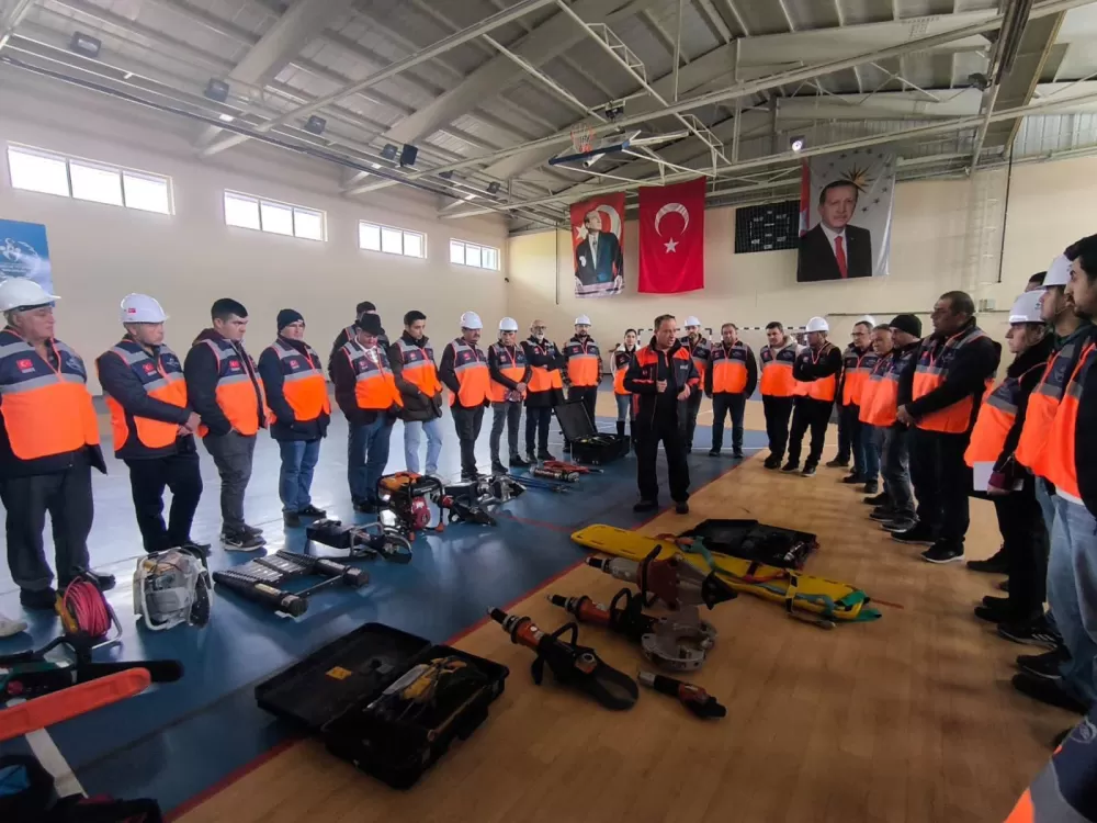 Tefenni’de enkazda arama kurtarma eğitimi tamamlandı