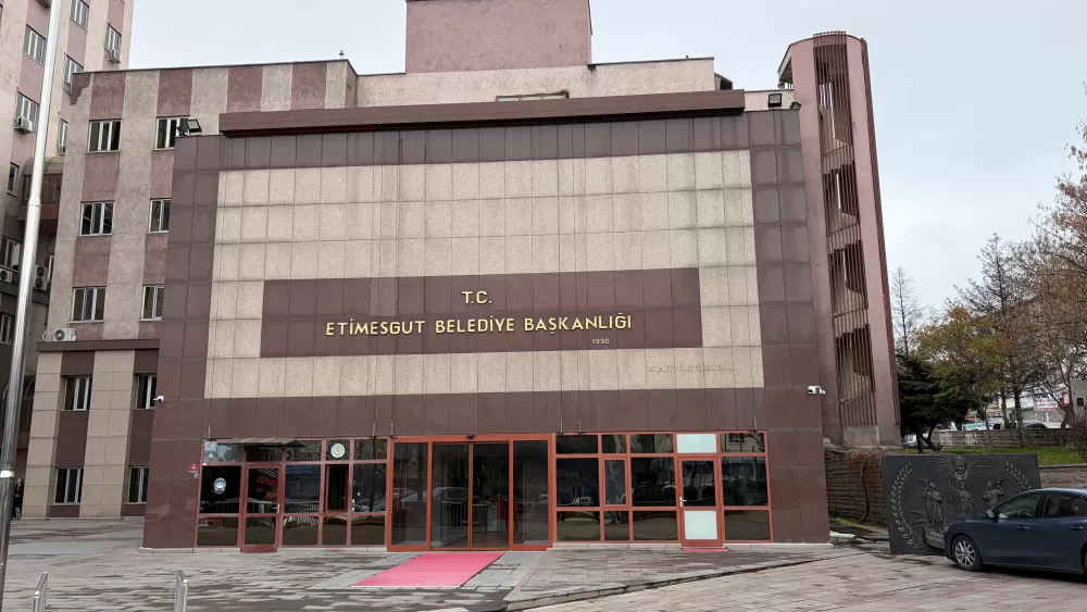 Ankara  Etimesgut Belediyesi’ne operasyon 4 gözaltı sonrası Etimesgut Belediye Başkanı Erdal Beşikçioğlu konuştu