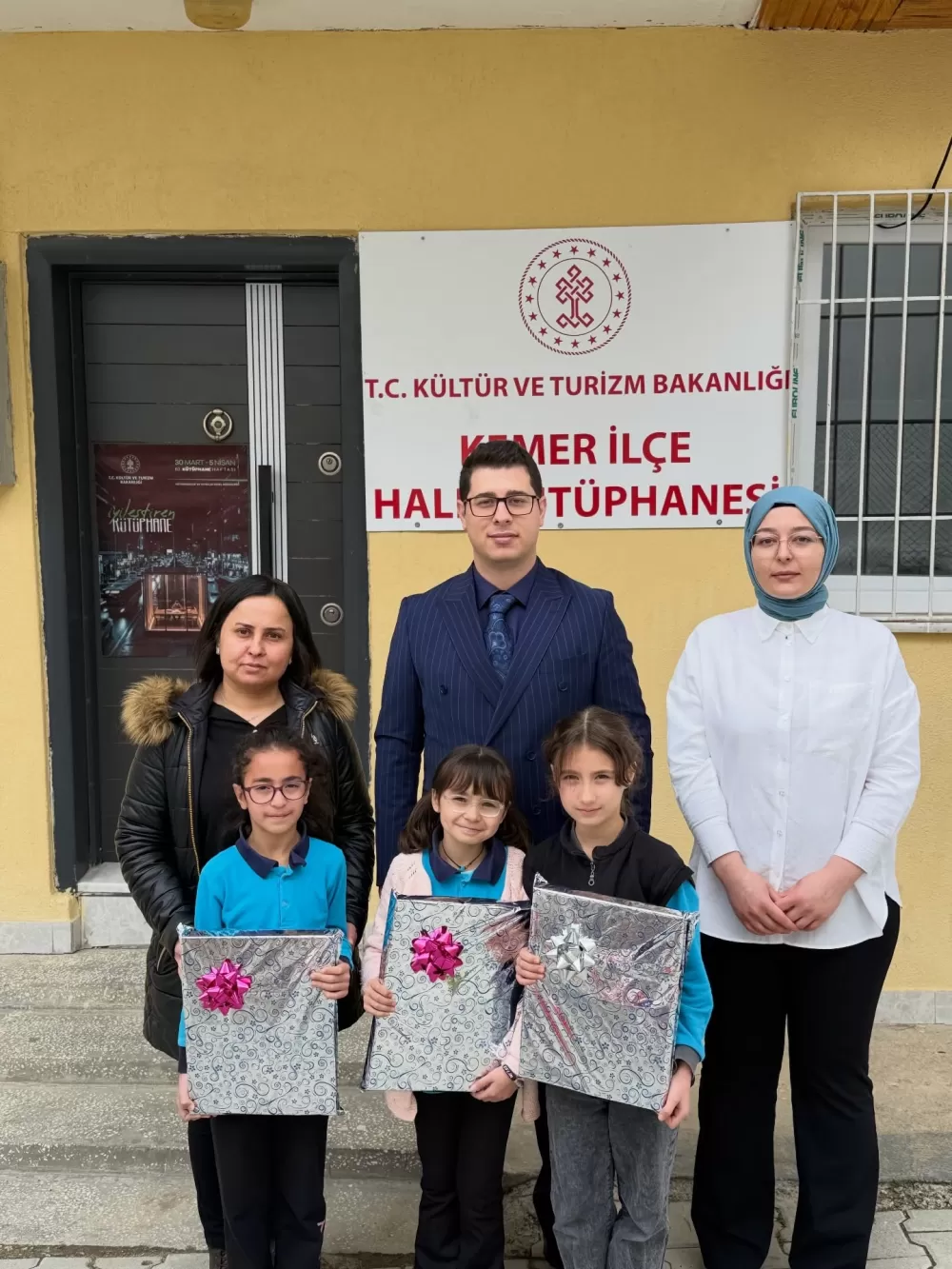 Kemer Kaymakamı Deniz Atasoy kütüphaneler haftası etkinliğine katıldı