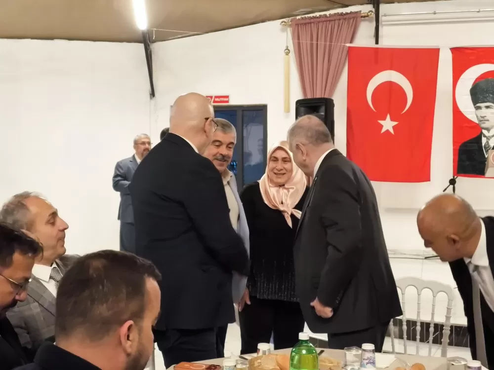 Tefenni'de dev iftar organizasyonu Ümit Özdağ da konuk oldu