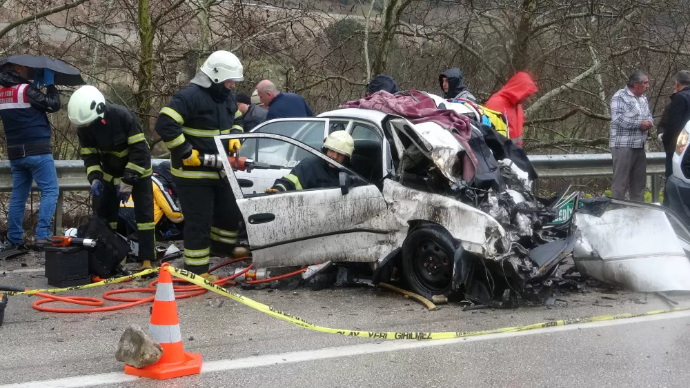 Isparta-Antalya yolundaki kazada hayatını kaybeden nişanlı çift Ağlasun’da toprağa verildi