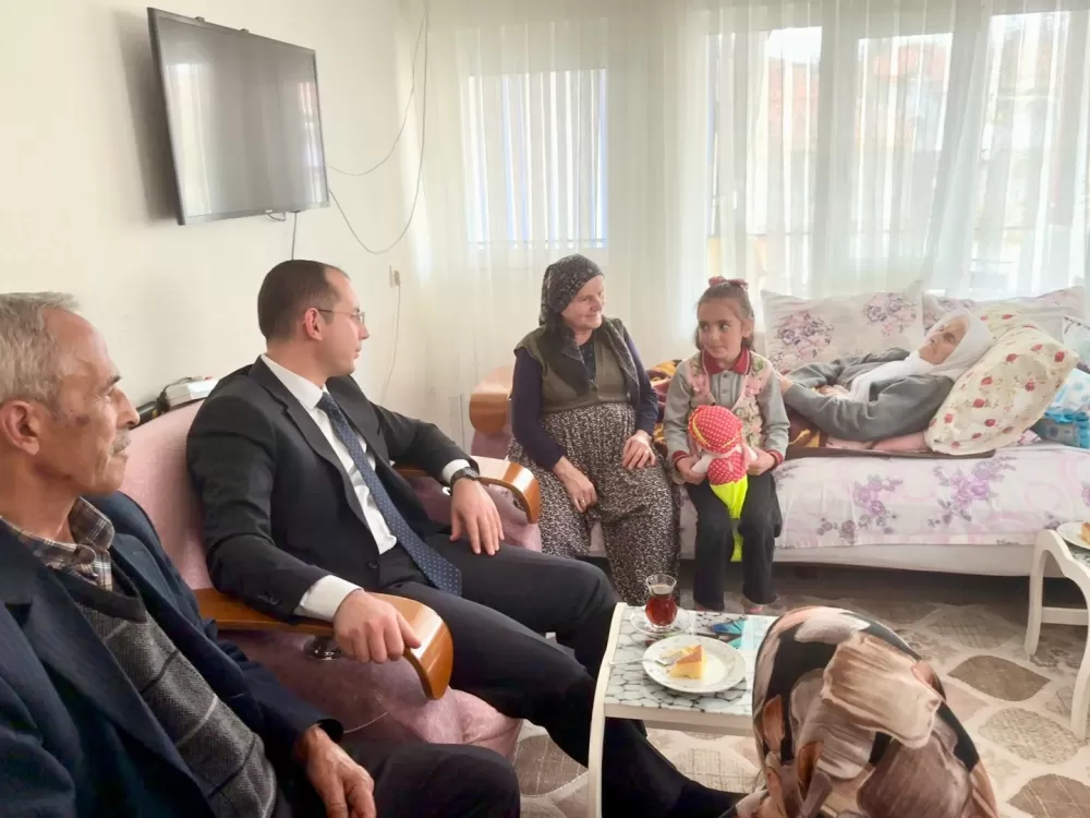 Çavdır Kaymakamı Özgü Özen’den 100 yaşındaki Esma Çalışan’a anlamlı ziyaret