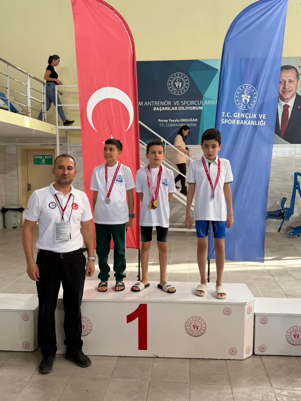 Geleceğin şampiyon yüzücüleri emin ellerde Uçan kulaçlar başarıya doymuyor