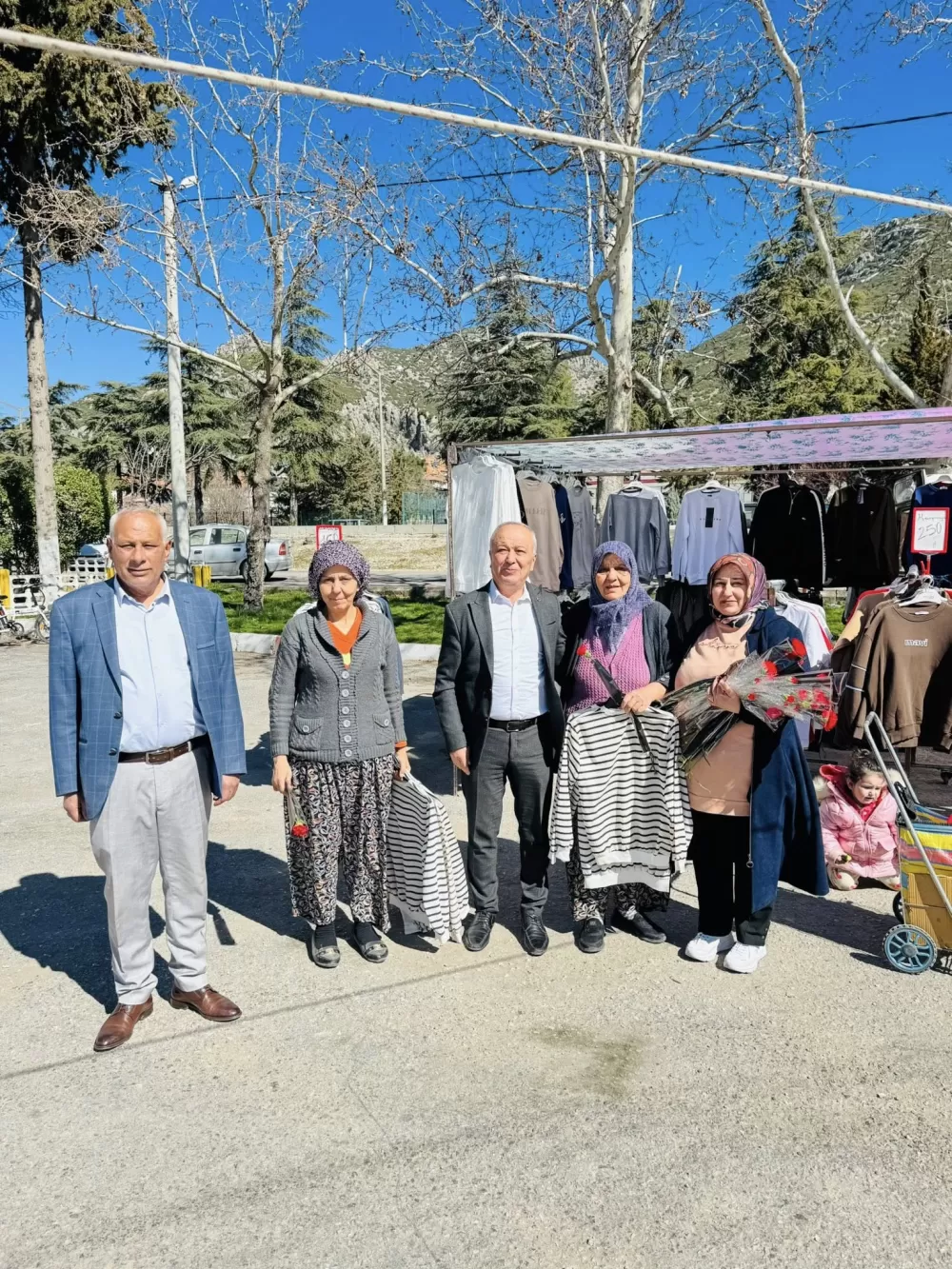 Çeltikçi’de Kadınlar Günü Başkan Ezin tek tek kutladı