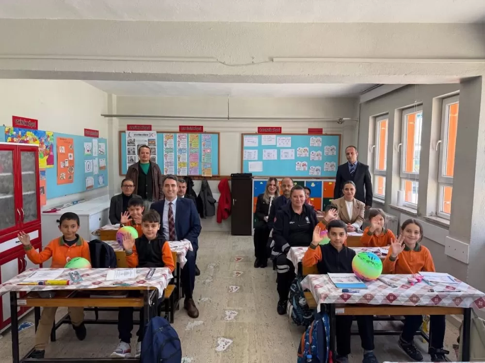 Bucak’ta “Kucaklaşma Zamanı” Projesi okullarda hayat buluyor