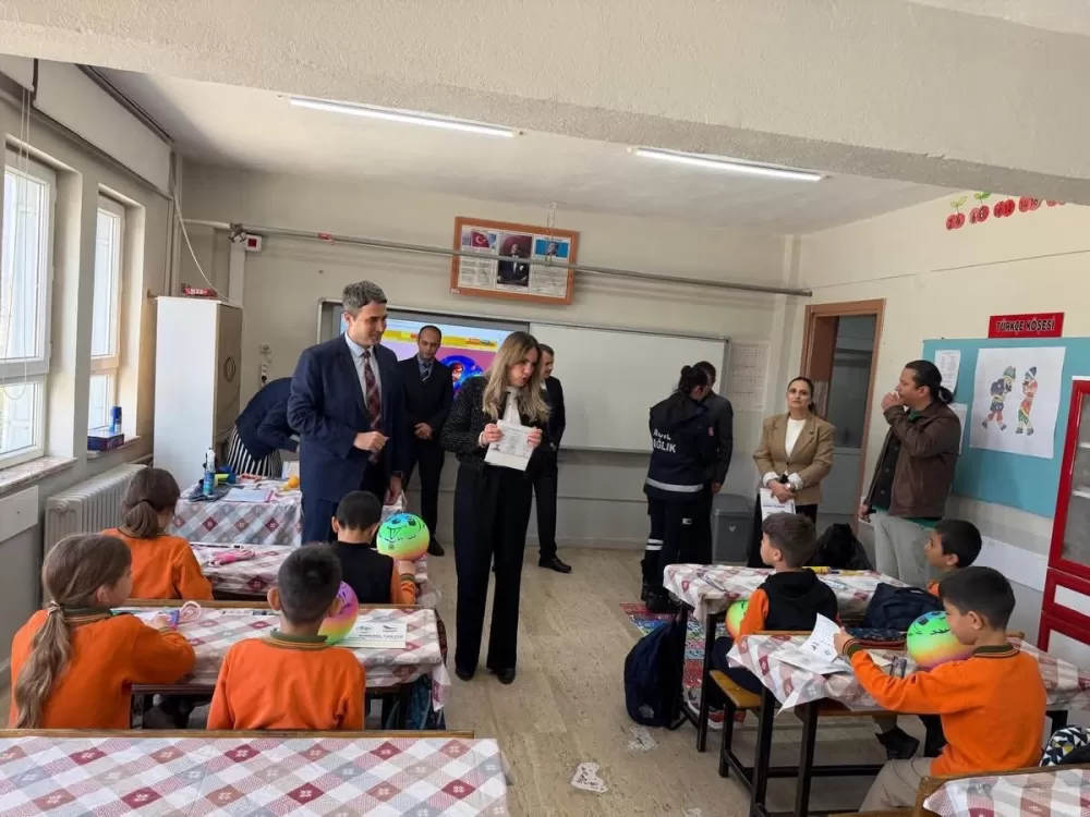 Bucak’ta “Kucaklaşma Zamanı” Projesi okullarda hayat buluyor