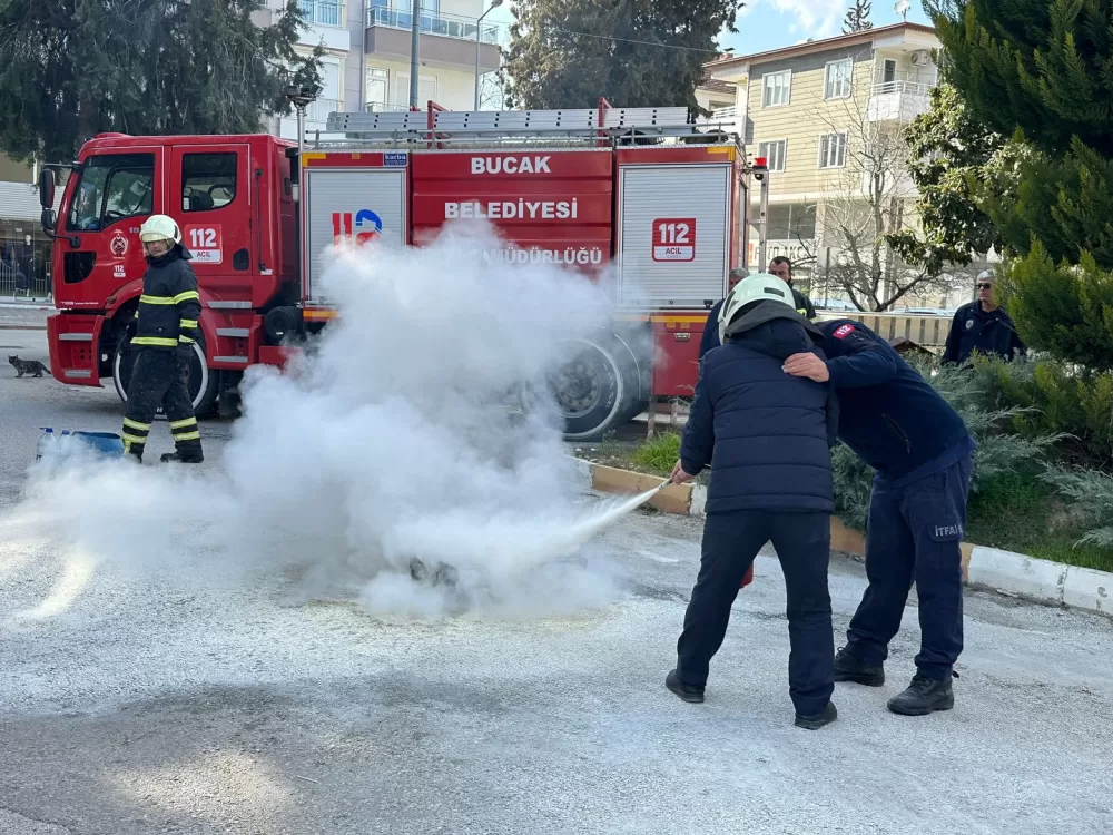 Bucak'ta gerçeği aratmadı! Personel tahliye edildi