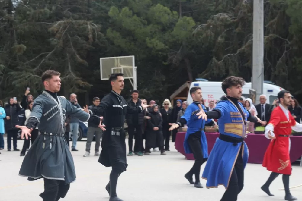 Burdur’da nevruz coşkusu Cumhuriyet Anadolu Lisesi’nde kutlama programı