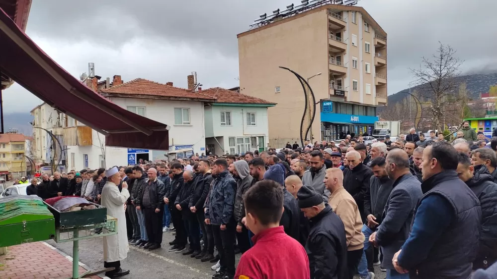 Isparta-Antalya yolundaki kazada hayatını kaybeden nişanlı çift Ağlasun’da toprağa verildi