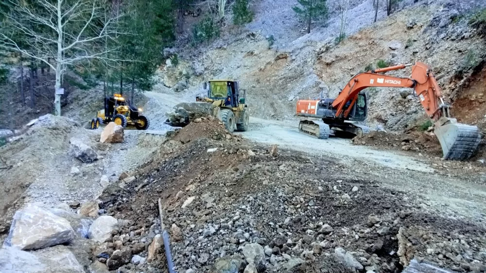 Alanya’nın kırsal yollarında ulaşım mesaisi sürüyor