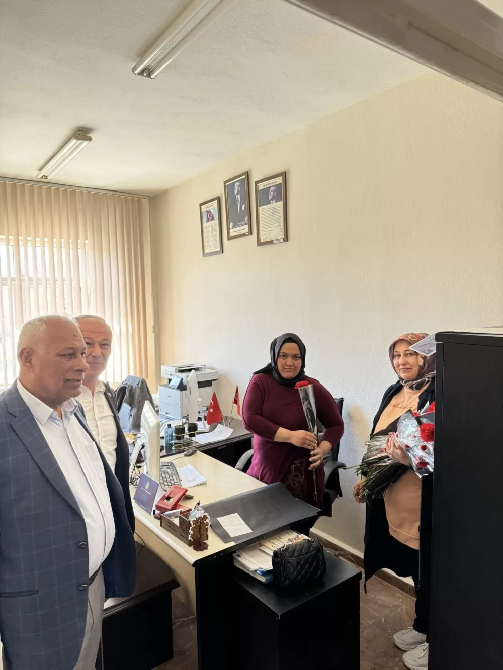 Çeltikçi’de Kadınlar Günü Başkan Ezin tek tek kutladı