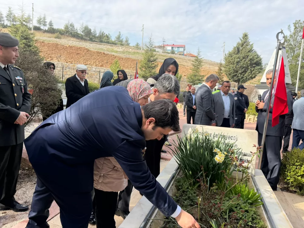 Bucak’ta şehitler kabri başında dualarla anıldı