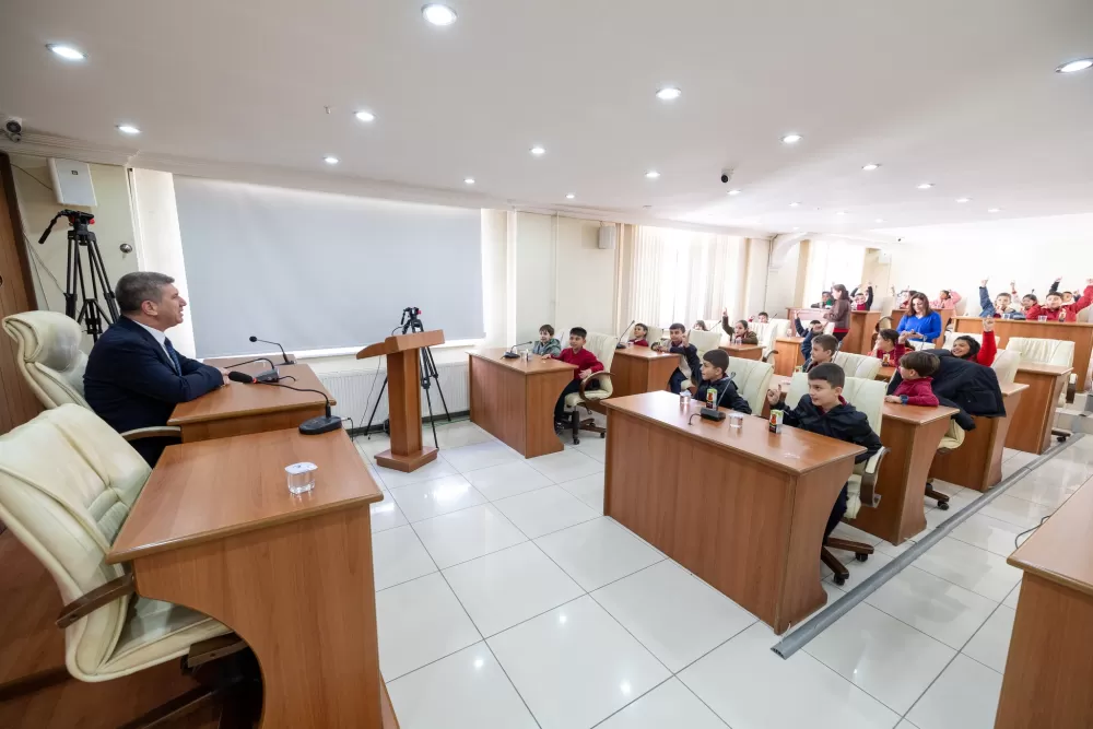 Burdur’da öğrenciler belediye yönetimini yerinde deneyimledi