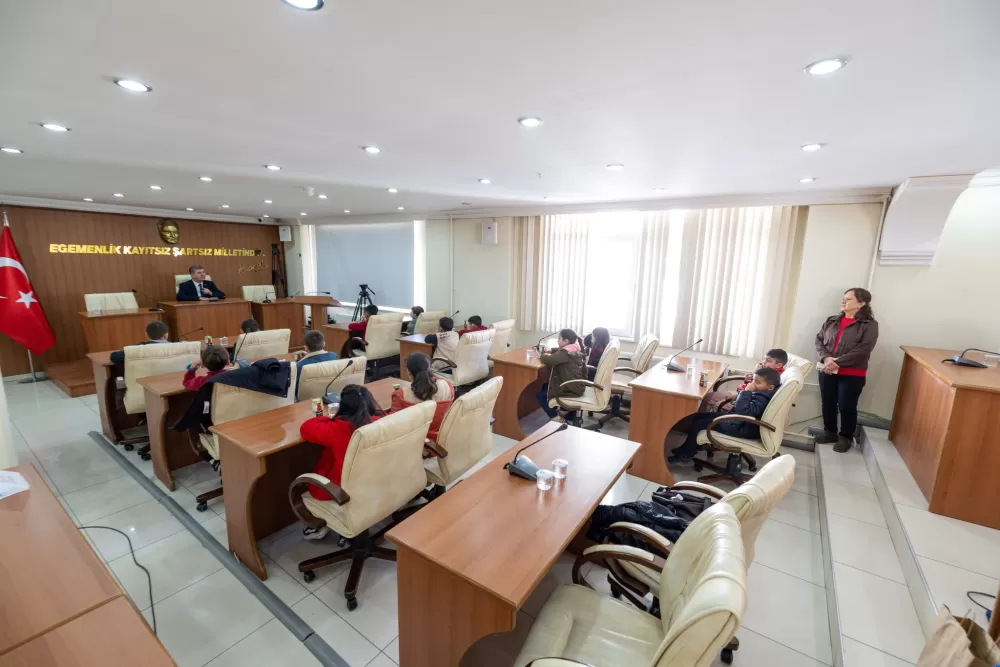 Burdur’da öğrenciler belediye yönetimini yerinde deneyimledi