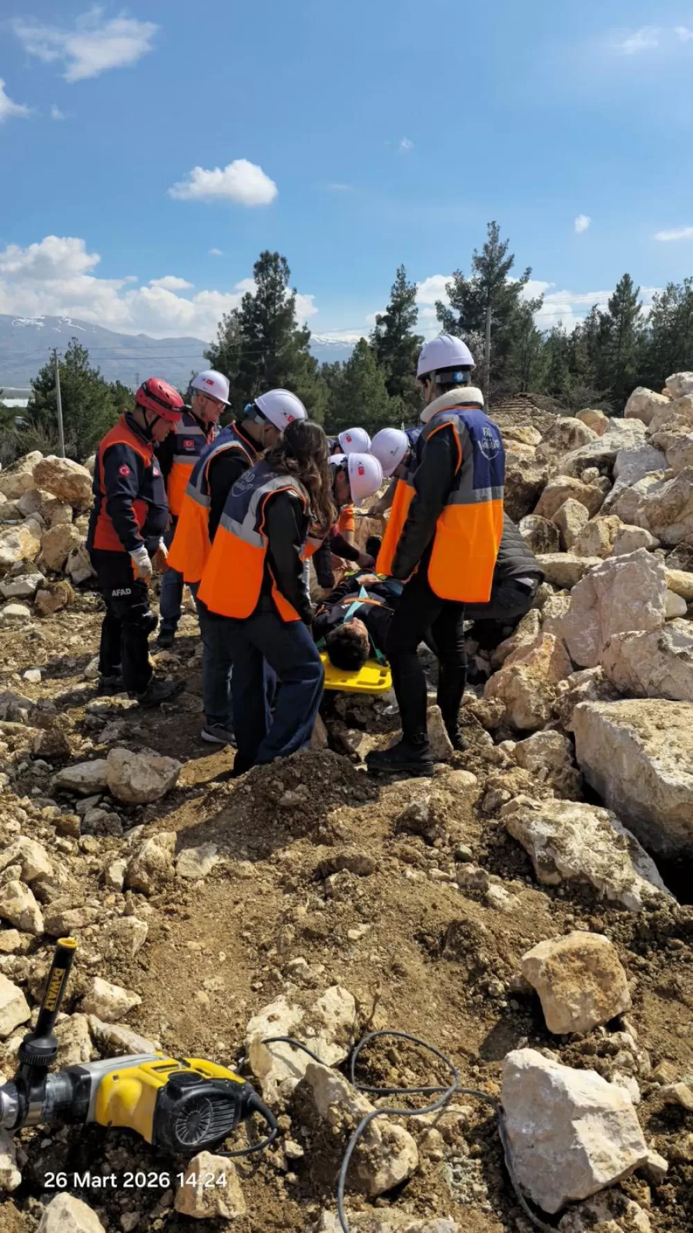 Tefenni’de enkazda arama kurtarma eğitimi tamamlandı
