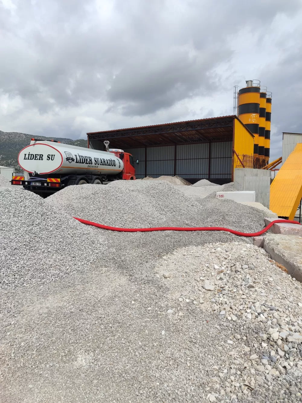 Bucak'ta susuzluğa 7/24 çözüm Lider su arazöz hizmete başladı